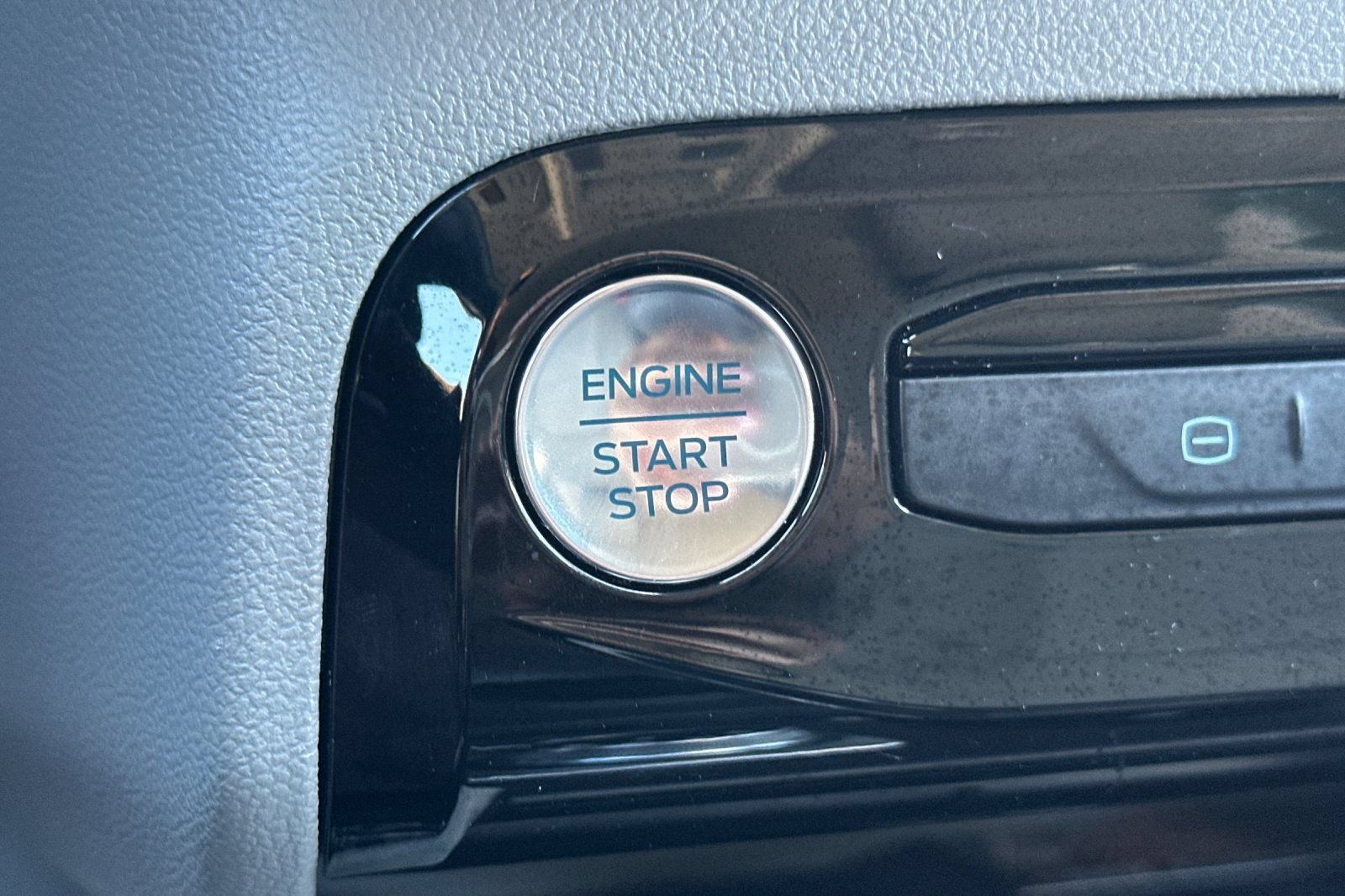 Certified 2025 Ford Escape SE FWD image 34