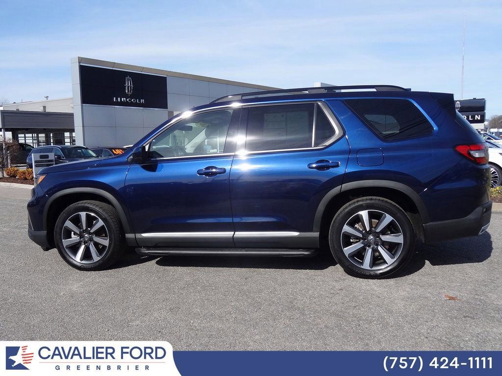 Used 2025 Honda Pilot Touring image 2