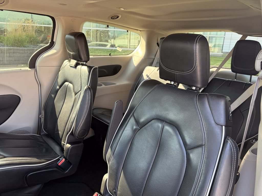 Used 2024 Chrysler Pacifica Limited FWD image 11