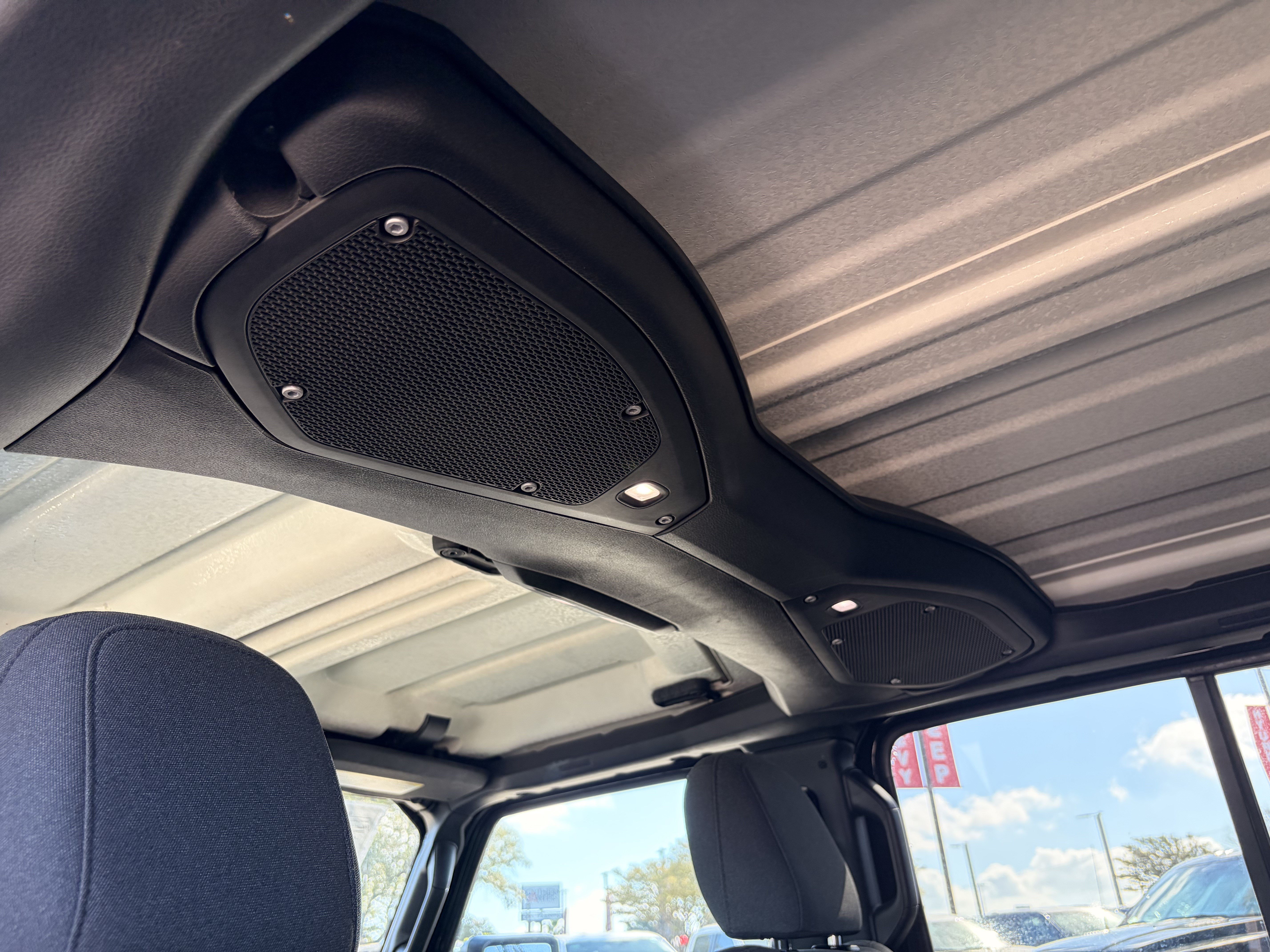 Used 2024 Jeep Wrangler Unlimited Sahara AWD/4WD image 13