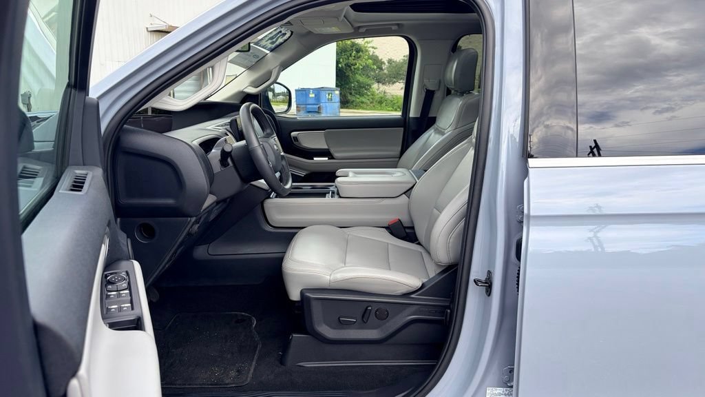 Certified 2025 Ford Expedition Active AWD/4WD image 18