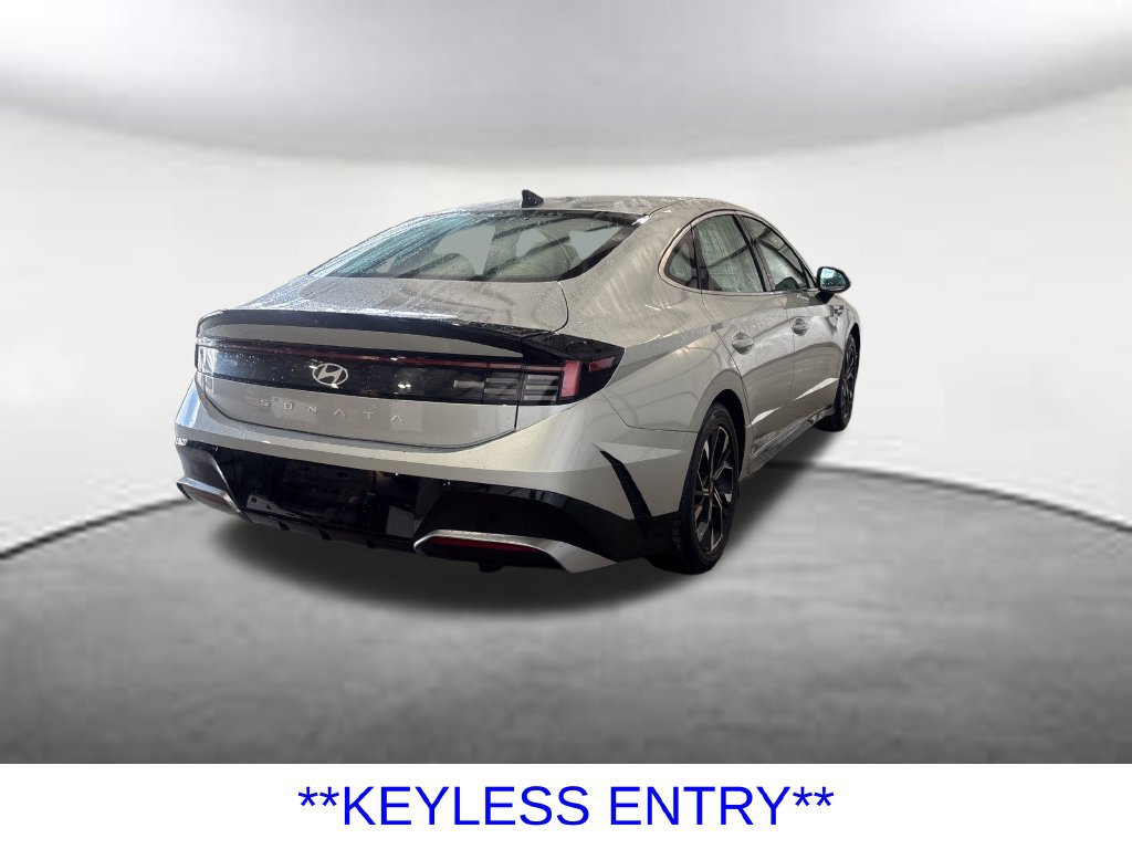 Used 2025 Hyundai Sonata SEL FWD image 5