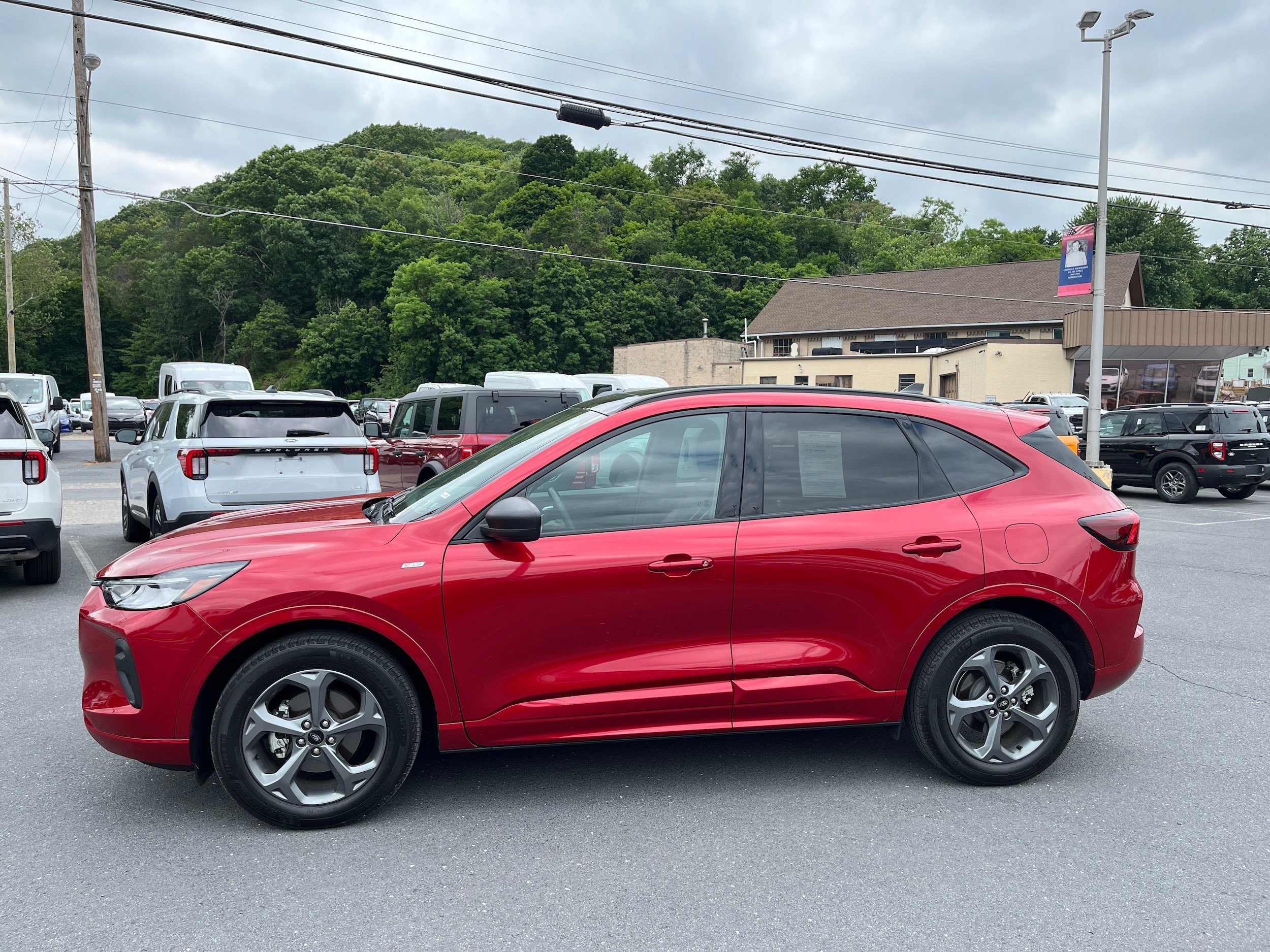 Certified 2023 Ford Escape ST-Line w/ Tech Pack #1 AWD/4WD image 6
