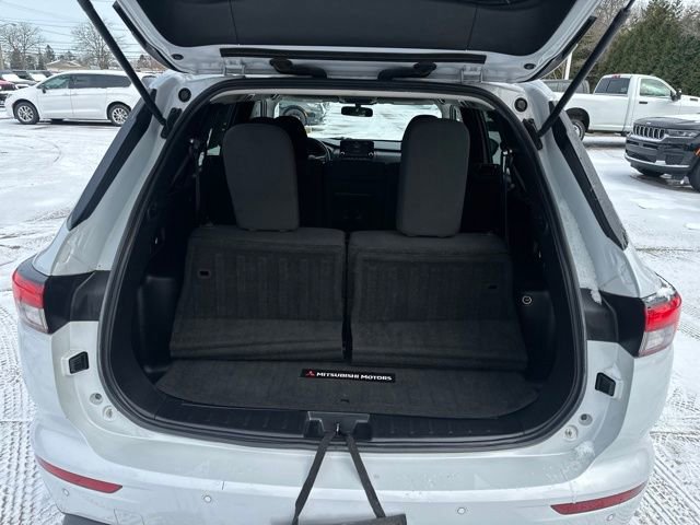 Used 2022 Mitsubishi Outlander ES image 23