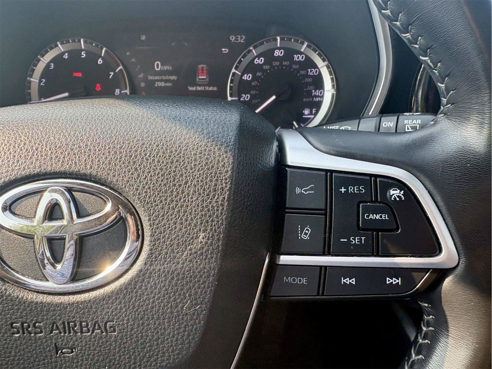 Used 2023 Toyota Highlander XLE FWD image 19