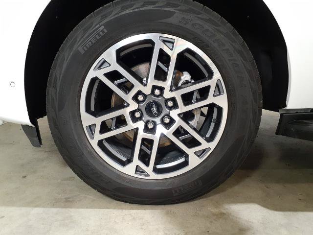 Certified 2025 Ford Expedition Active AWD/4WD image 8