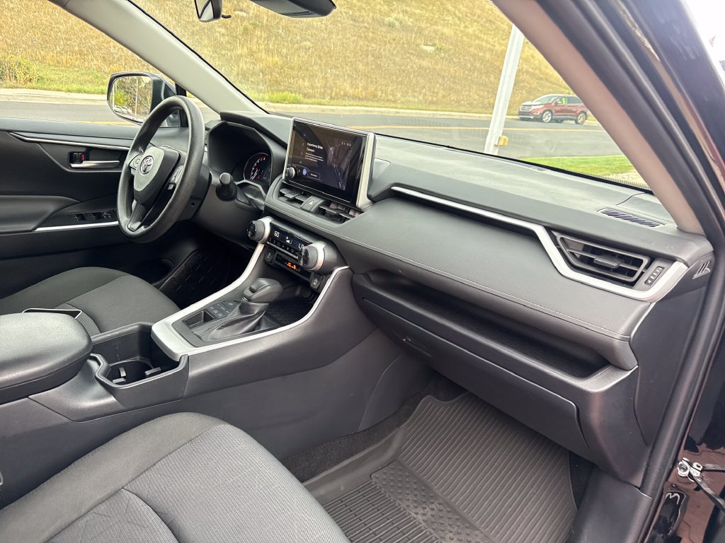 Used 2025 Toyota RAV4 XLE AWD/4WD image 30
