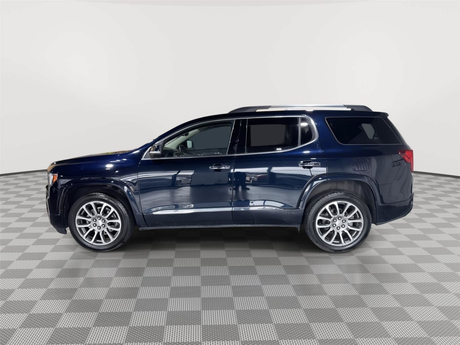 Used 2021 GMC Acadia Denali w/ Denali Technology Package AWD/4WD image 2
