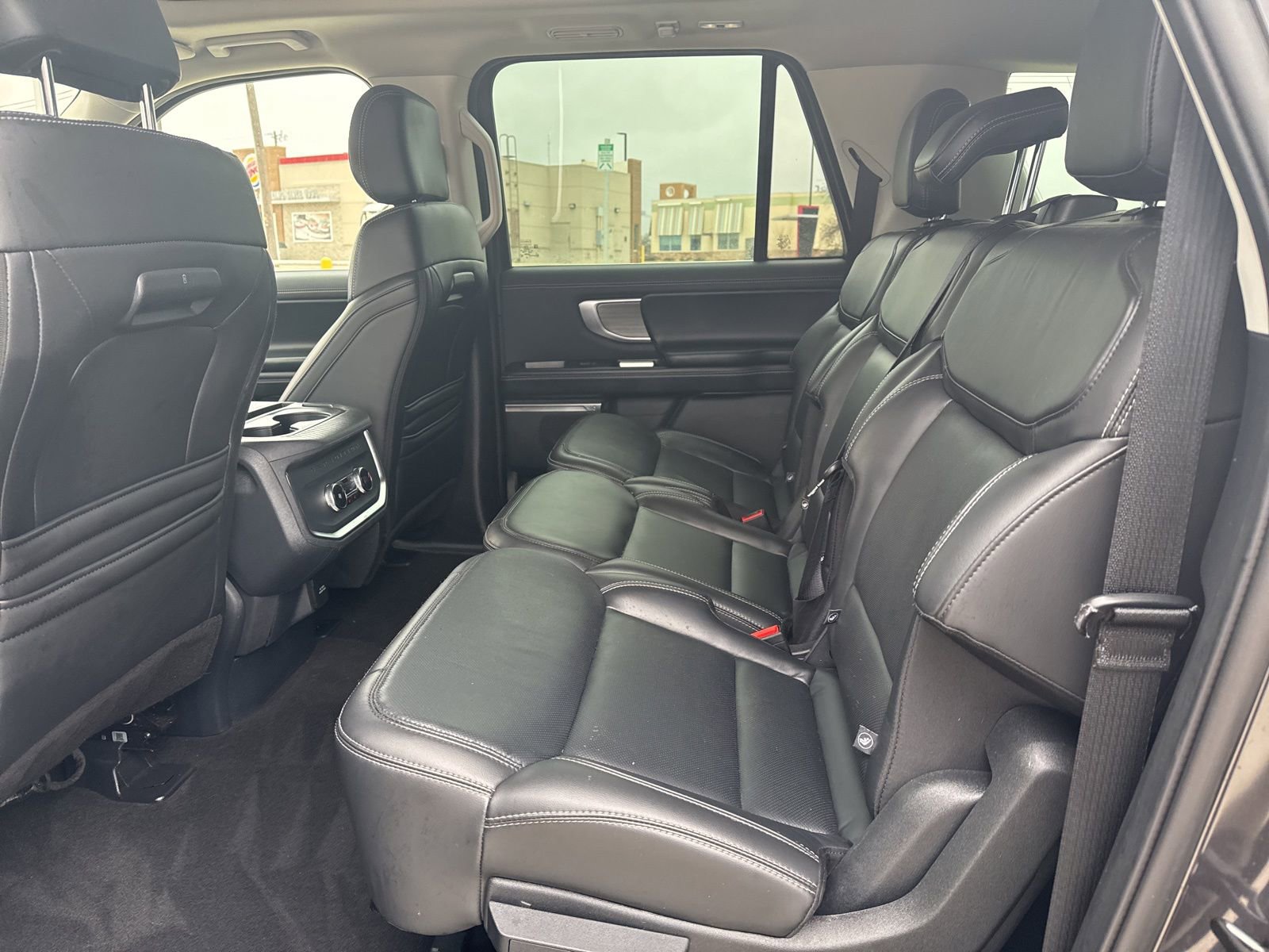 Certified 2025 Ford Expedition Max Platinum image 9