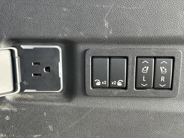 Used 2021 Chevrolet Suburban High Country image 14