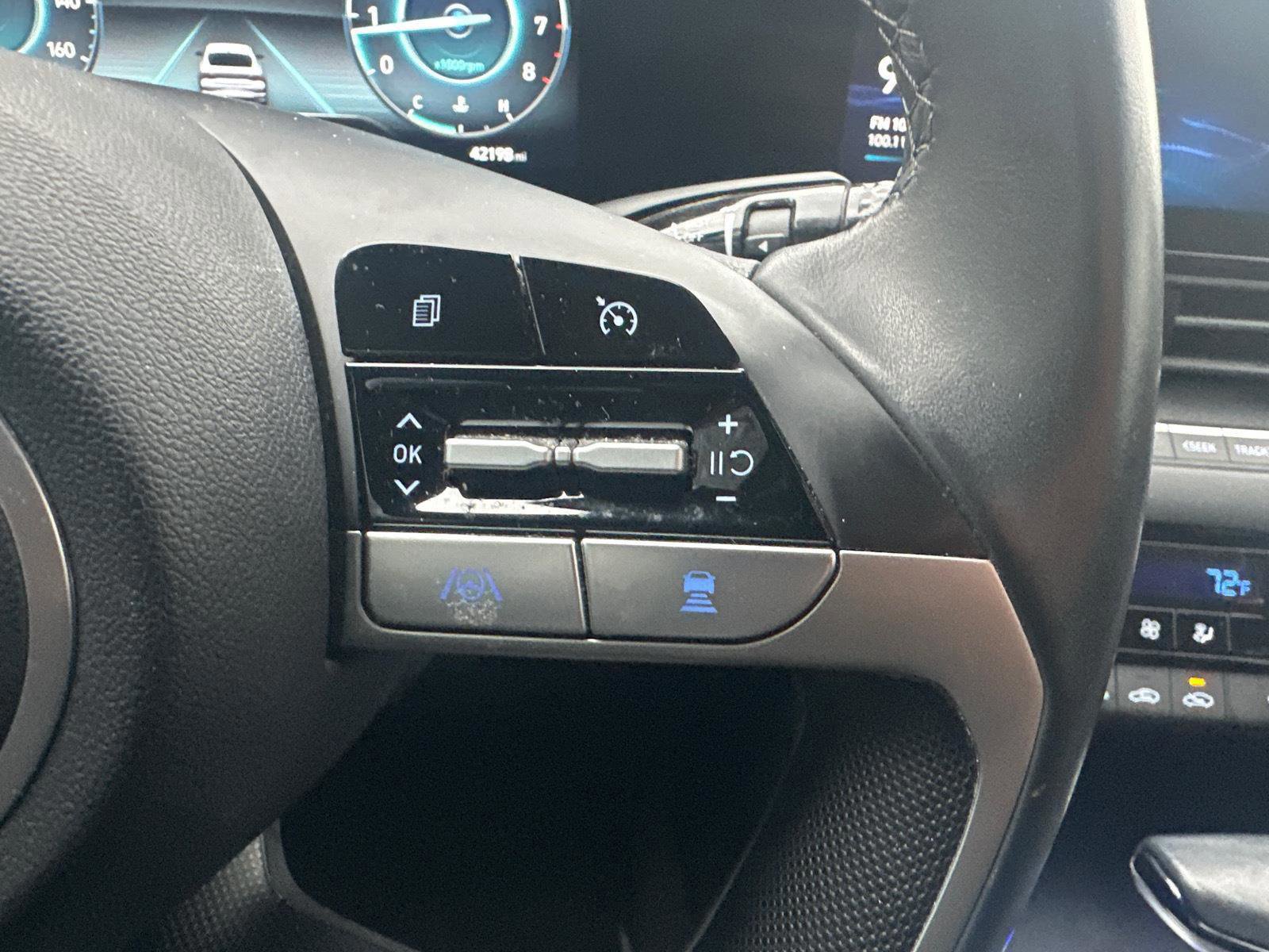 Used 2023 Hyundai Elantra SEL w/ Convenience Package image 19