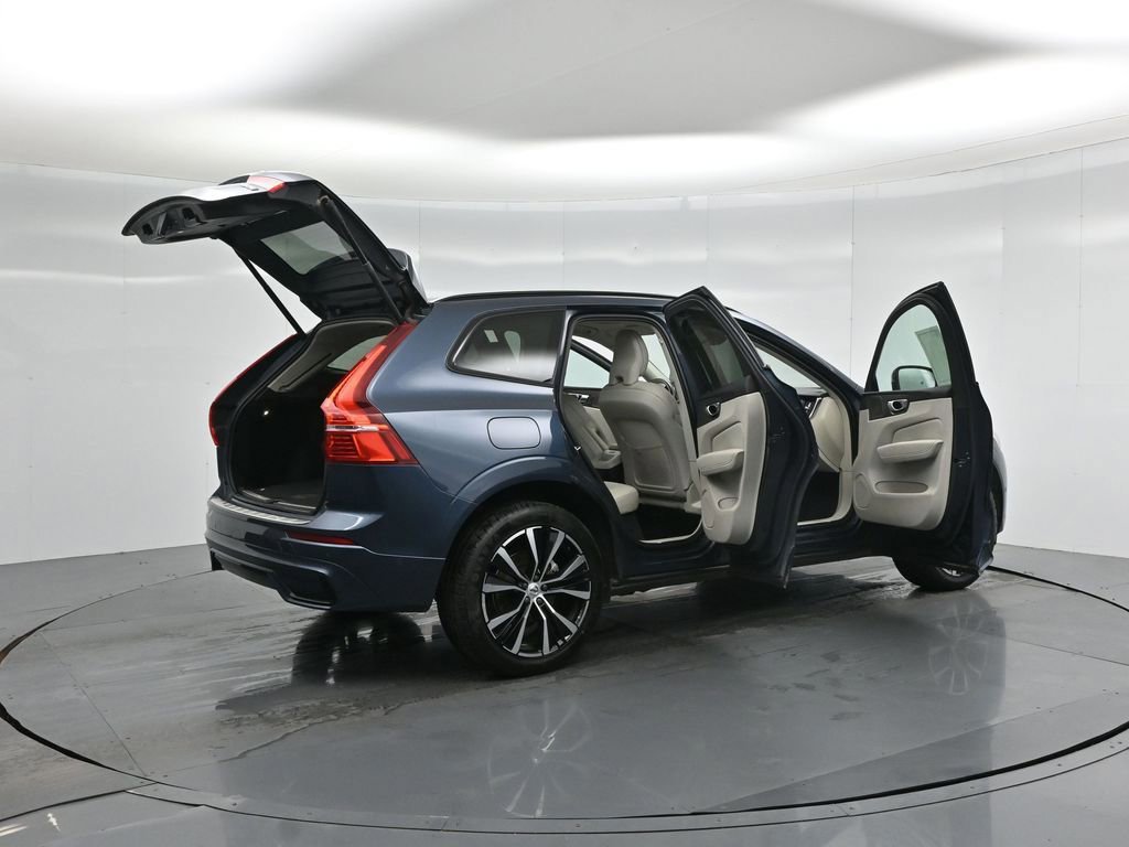 Used 2023 Volvo XC60 B5 Plus image 35