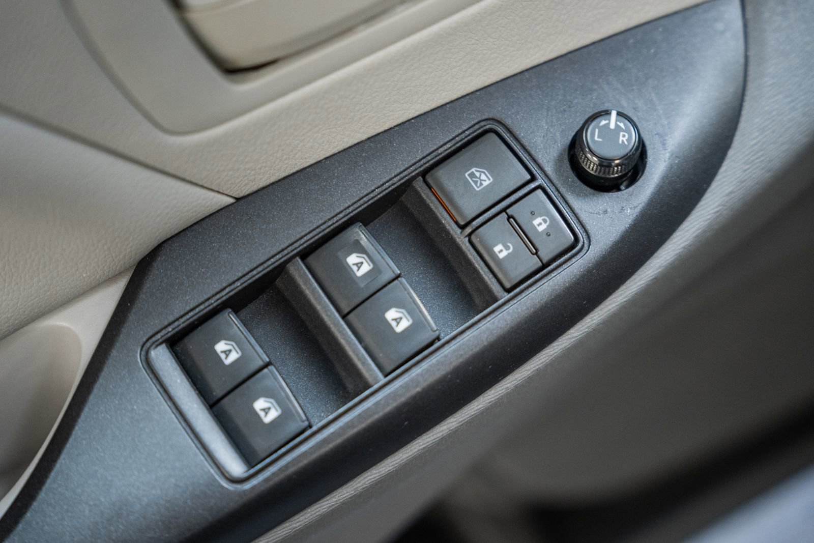 Used 2020 Toyota Sienna L image 34