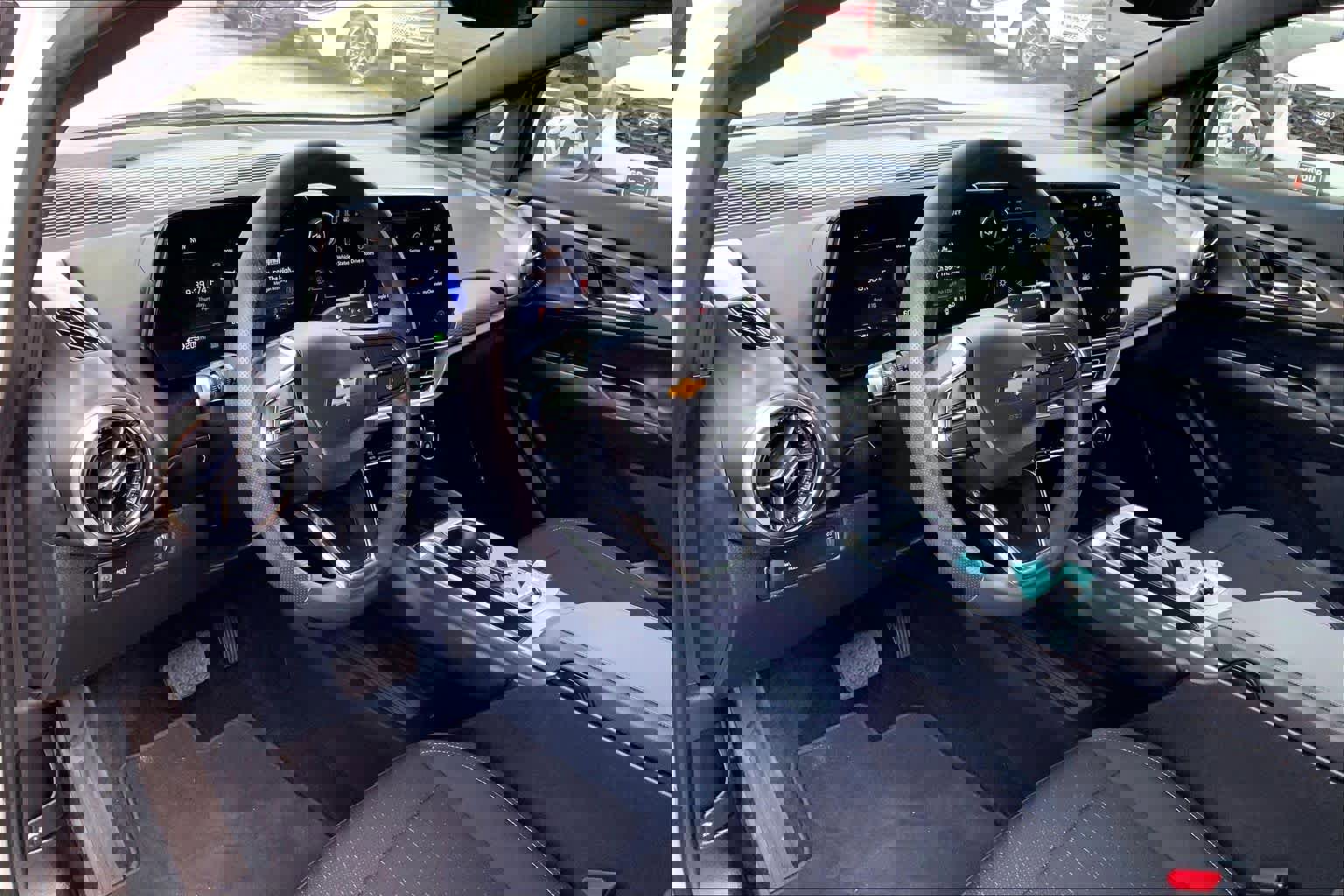 Used 2025 Chevrolet Equinox EV LT image 15