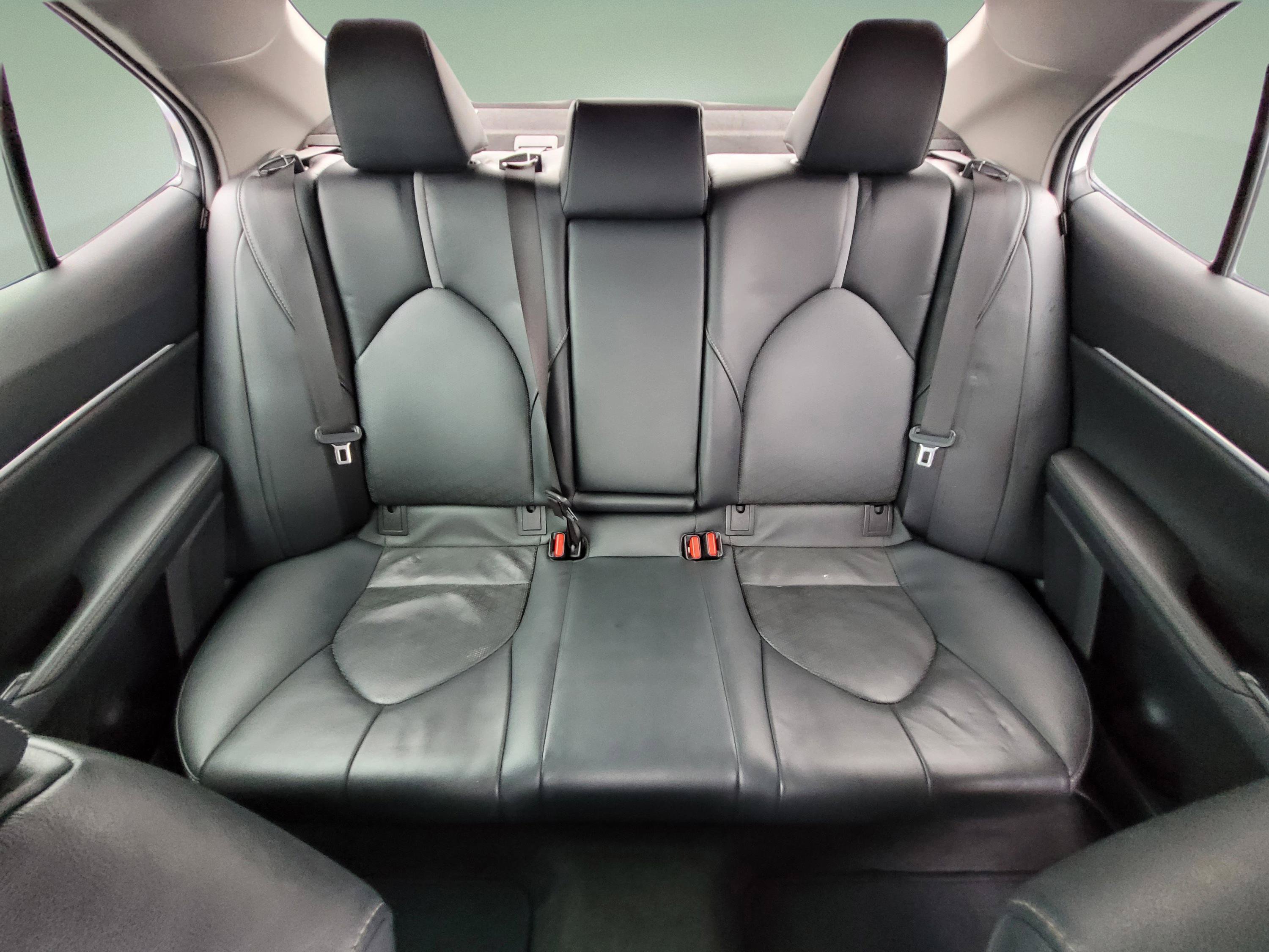Used 2019 Toyota Camry XSE FWD image 18