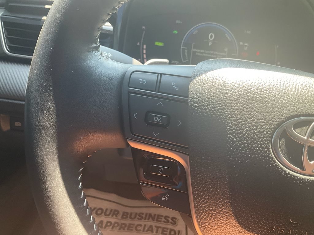 Used 2025 Toyota Camry SE w/ Convenience Package FWD image 21