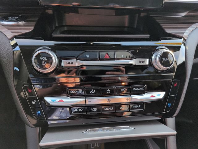 Certified 2023 Ford Explorer Limited w/ Equipment Group 301A AWD/4WD image 49