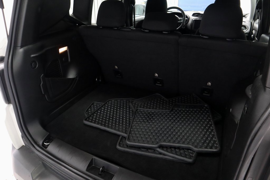 Used 2023 Jeep Renegade Latitude image 13