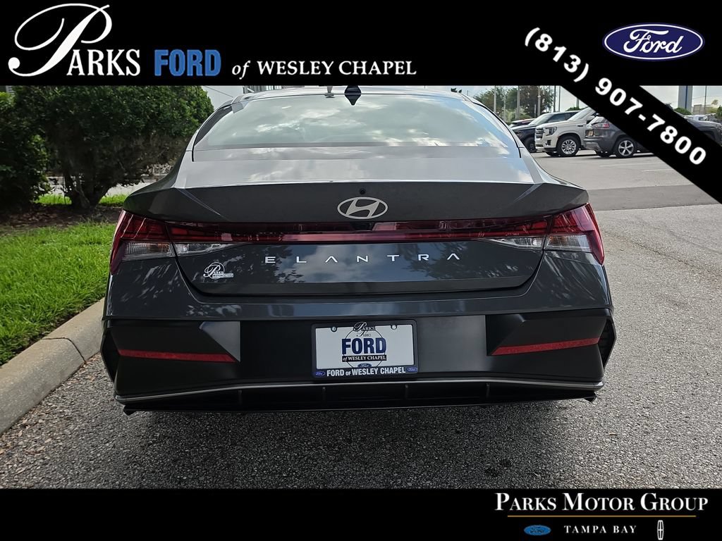 Used 2025 Hyundai Elantra SEL FWD image 5