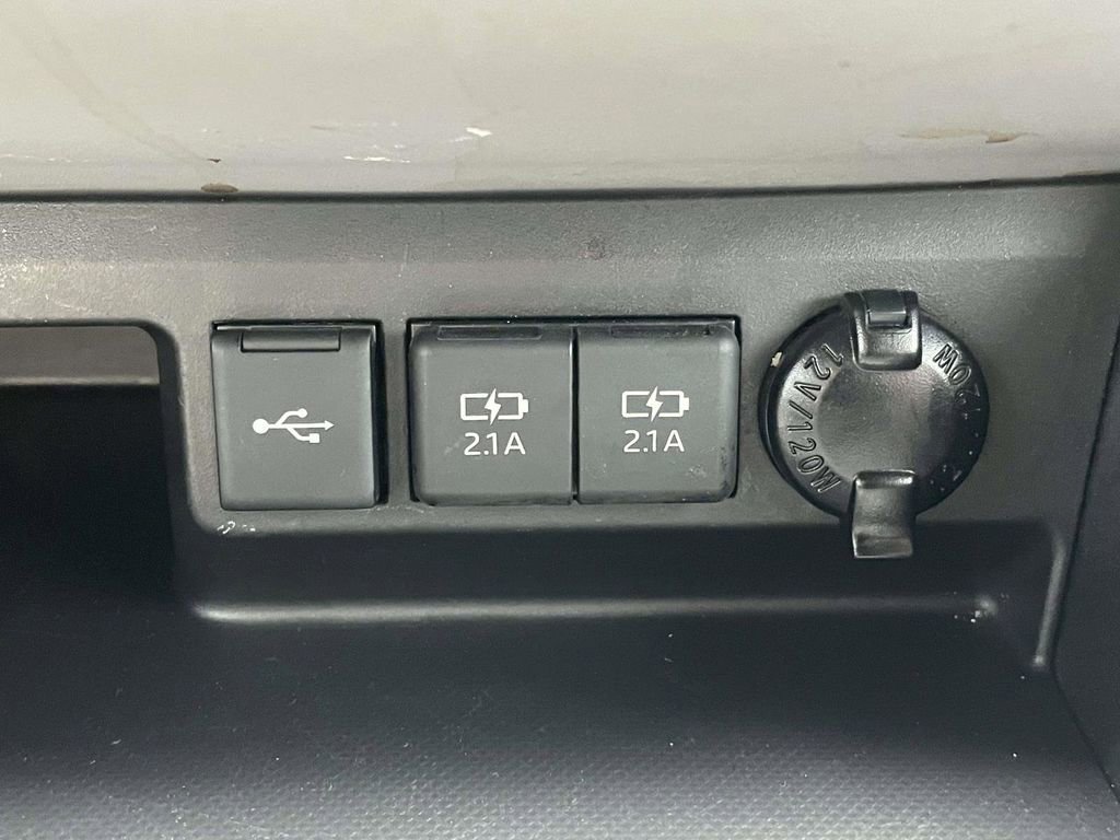 Used 2021 Toyota Highlander Limited FWD image 23