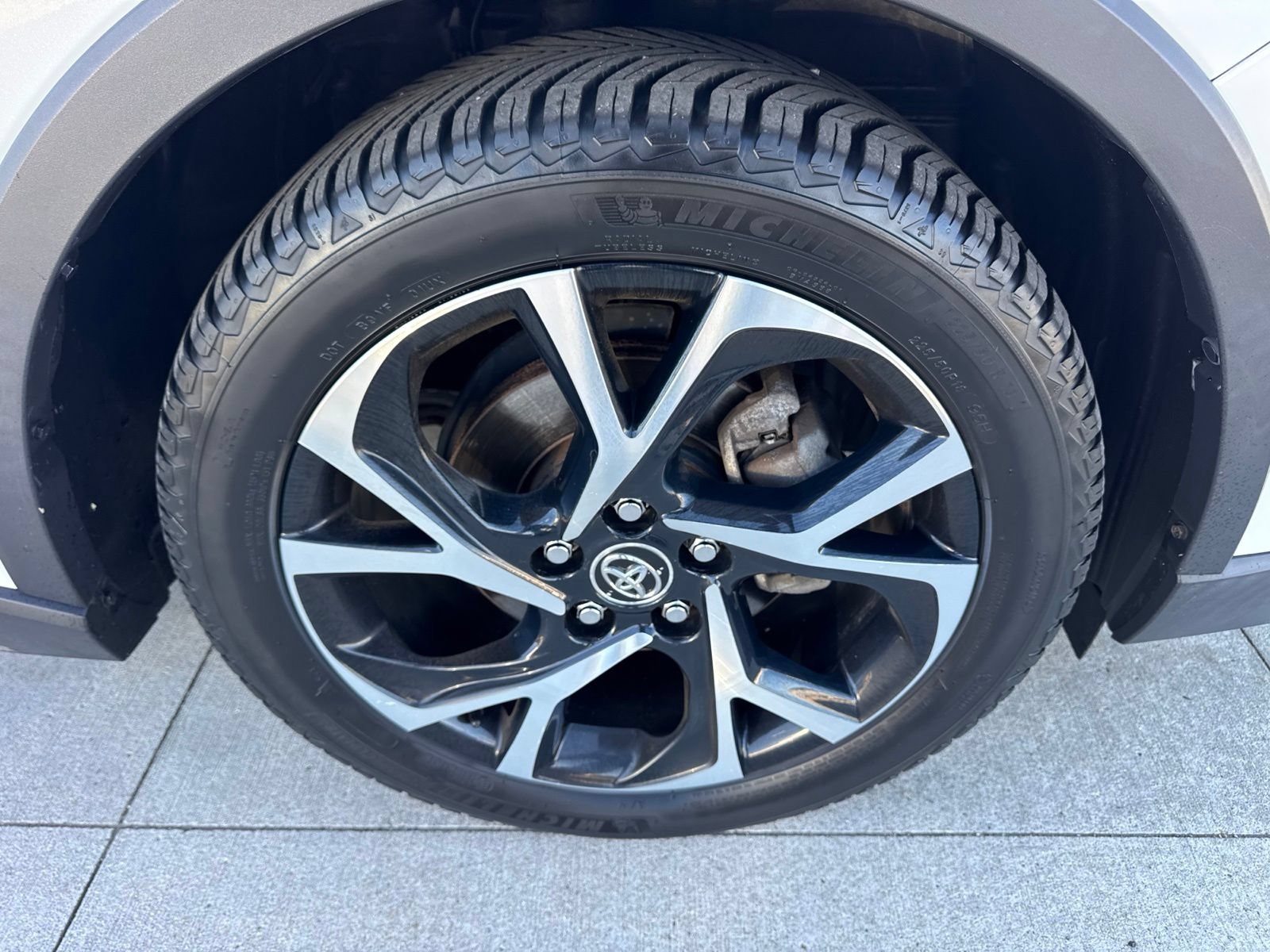 Used 2018 Toyota C-HR XLE FWD image 19