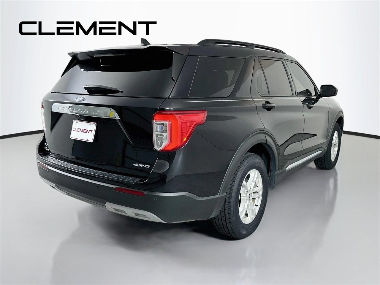Certified 2022 Ford Explorer XLT w/ Equipment Group 202A AWD/4WD image 7