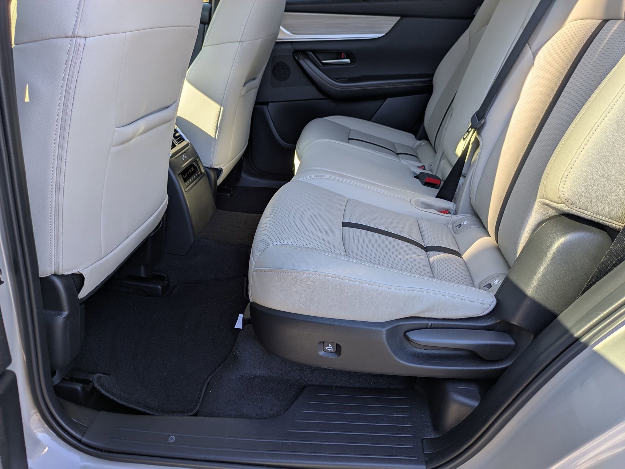 Used 2025 MAZDA CX-90 3.3 Turbo w/ Preferred Package image 27