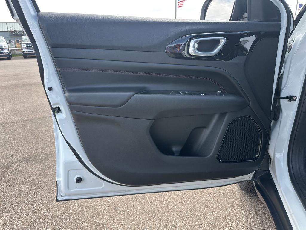 Used 2024 Jeep Compass Trailhawk image 16