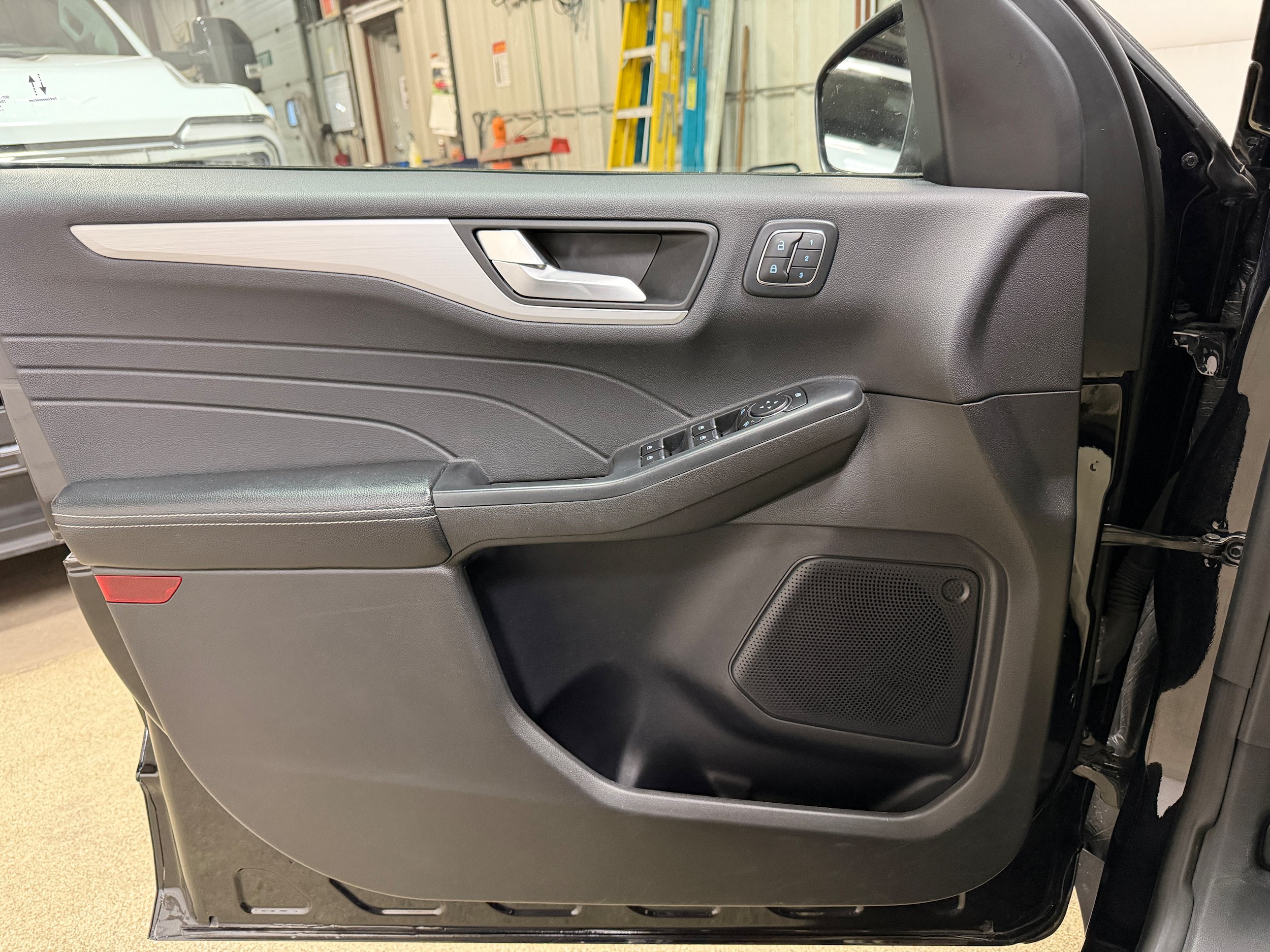 Certified 2024 Ford Escape Platinum AWD/4WD image 13