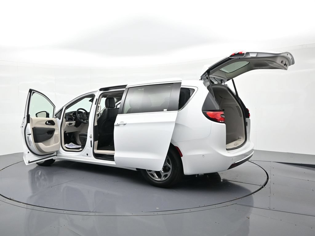 Used 2024 Chrysler Pacifica Limited FWD image 27