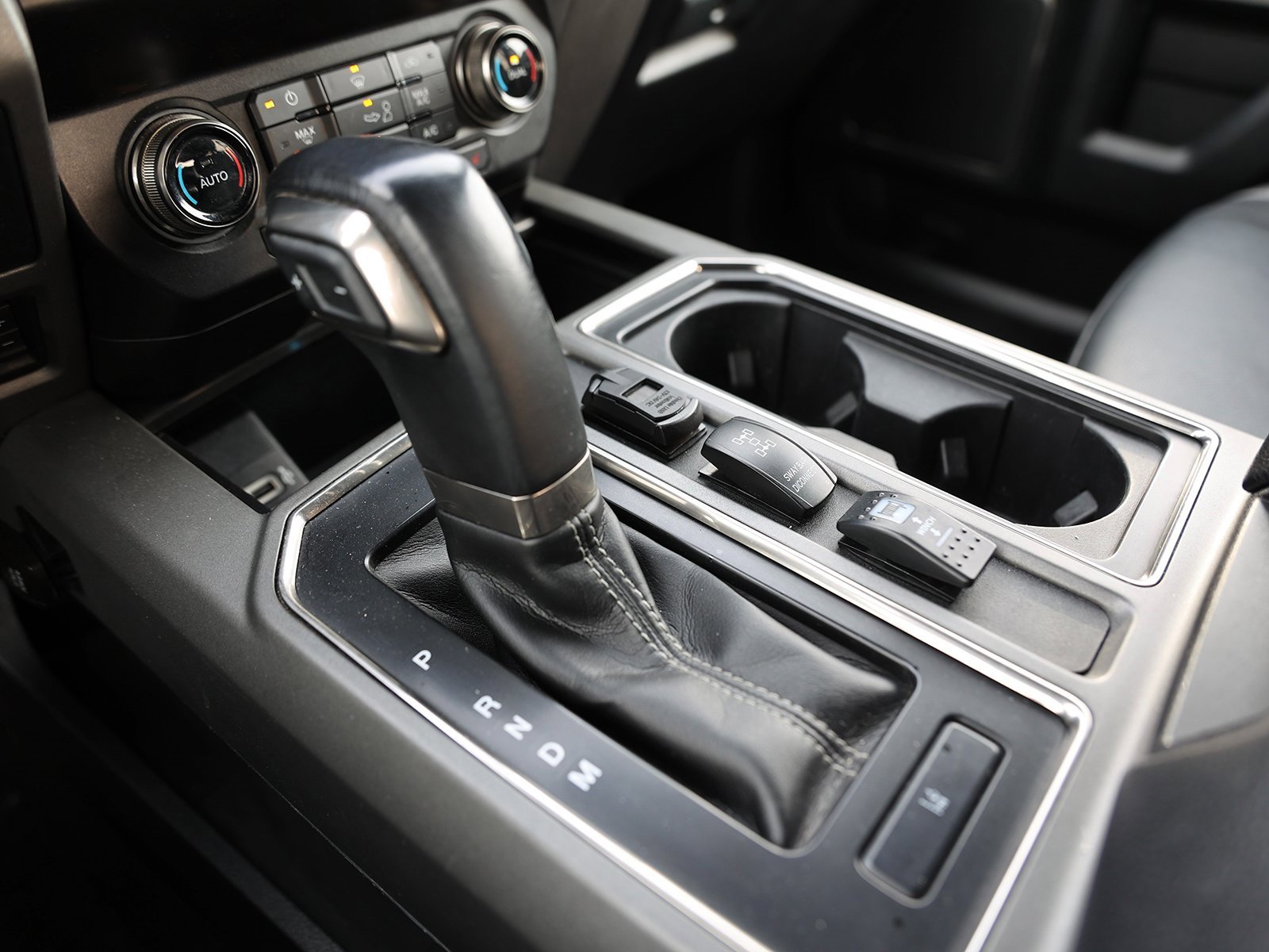 Certified 2020 Ford F150 Raptor w/ Equipment Group 802A Luxury image 38