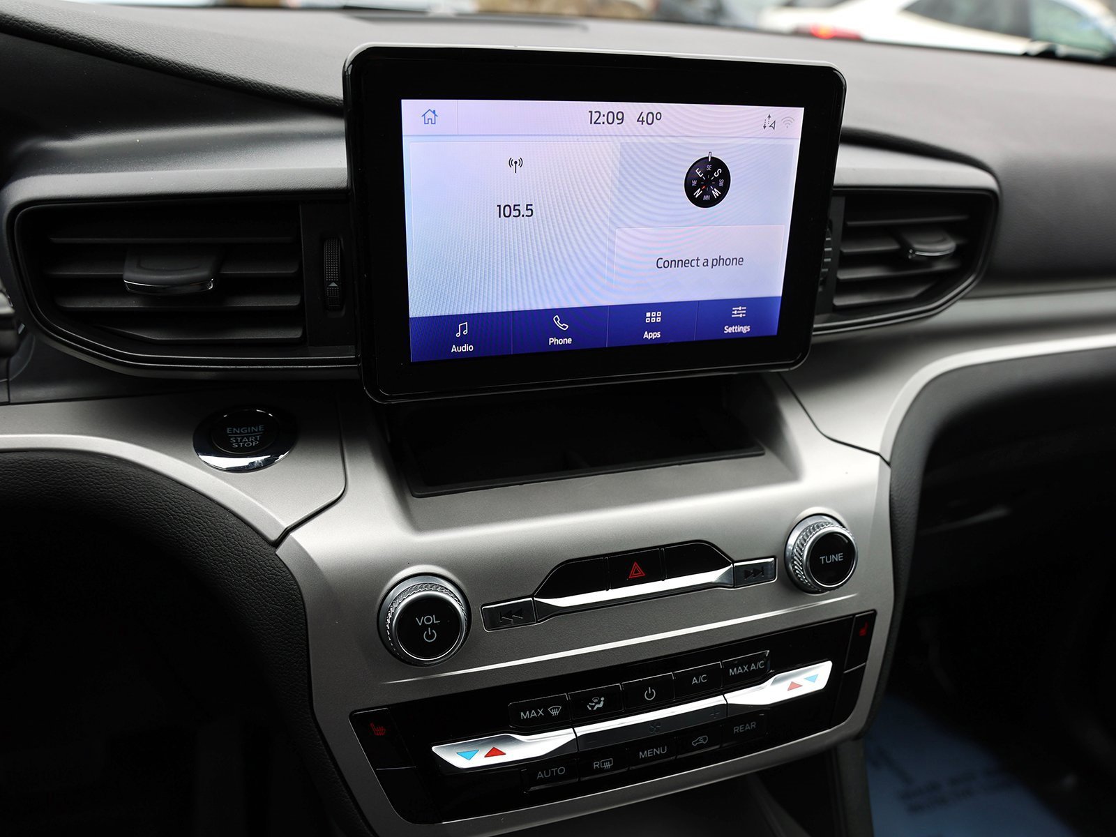 Certified 2022 Ford Explorer XLT w/ Class IV Trailer Tow Package image 27