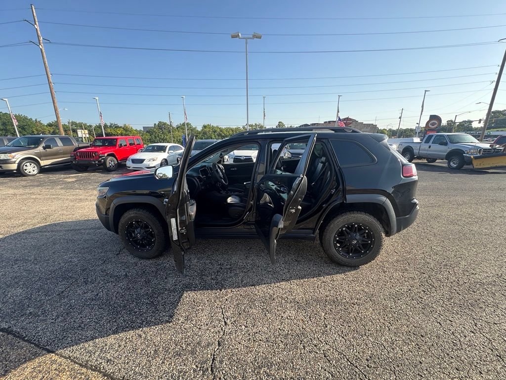 Used 2020 Jeep Cherokee Trailhawk AWD/4WD image 4