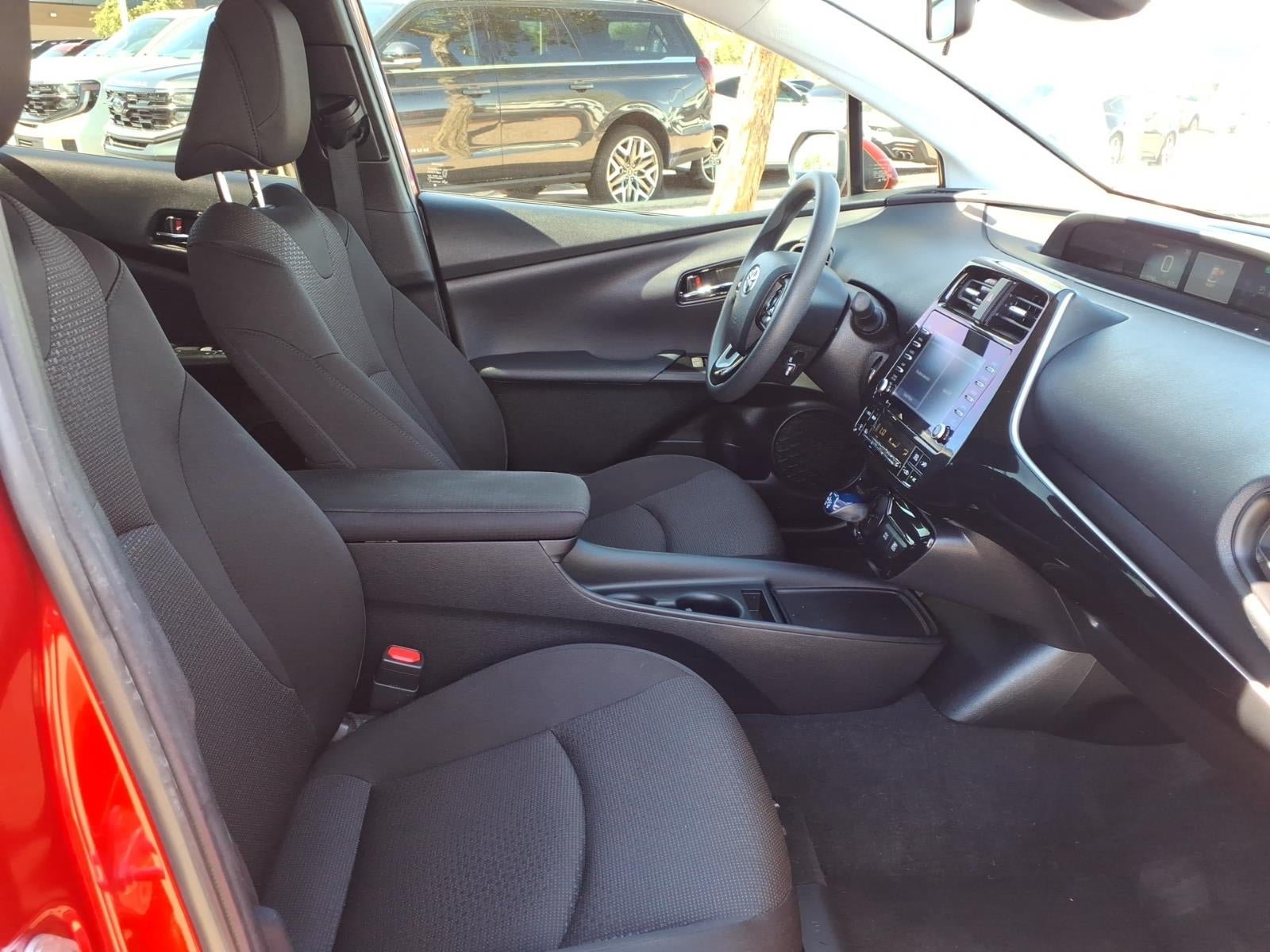Used 2021 Toyota Prius LE w/ Carpet Mat Package (TMS) FWD image 11