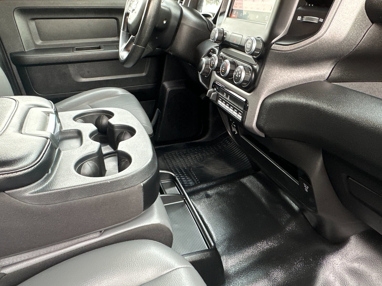 Used 2023 RAM 2500 Tradesman w/ Chrome Appearance Group image 15