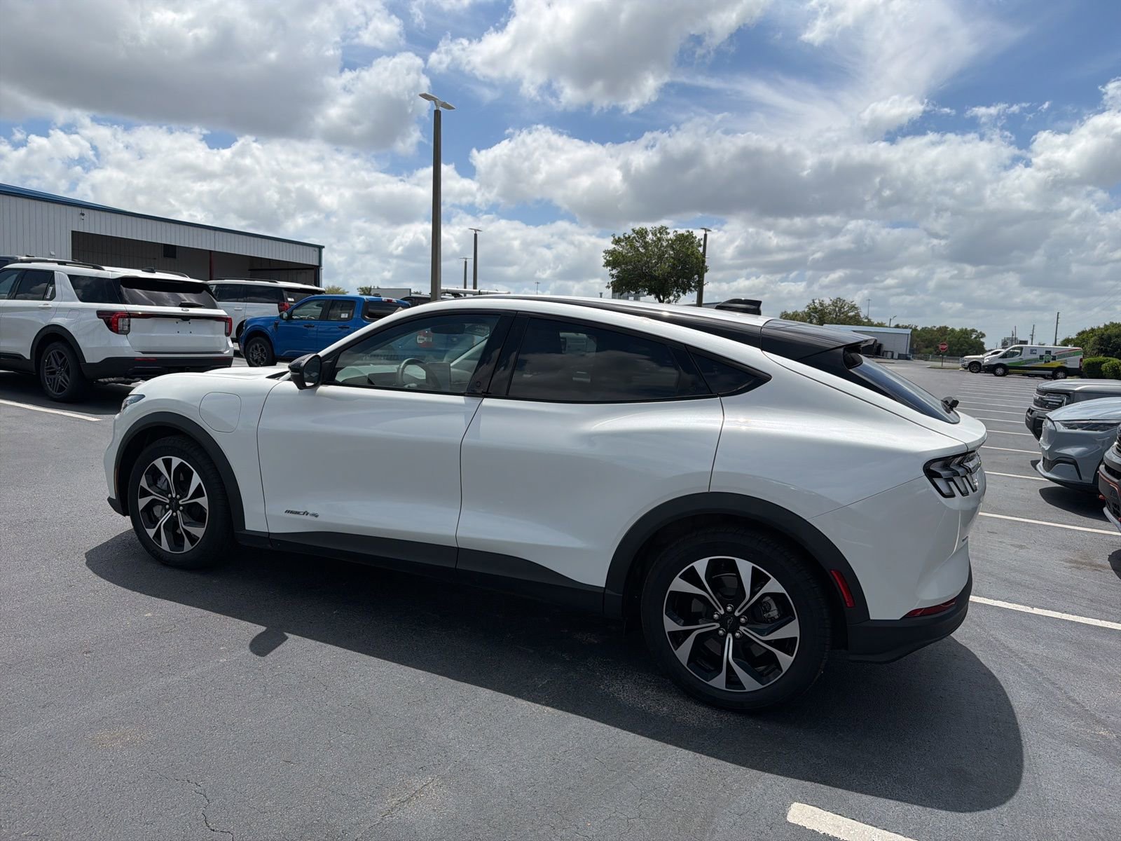 Certified 2025 Ford Mustang Mach-E Select w/ Comfort Package Lite image 9