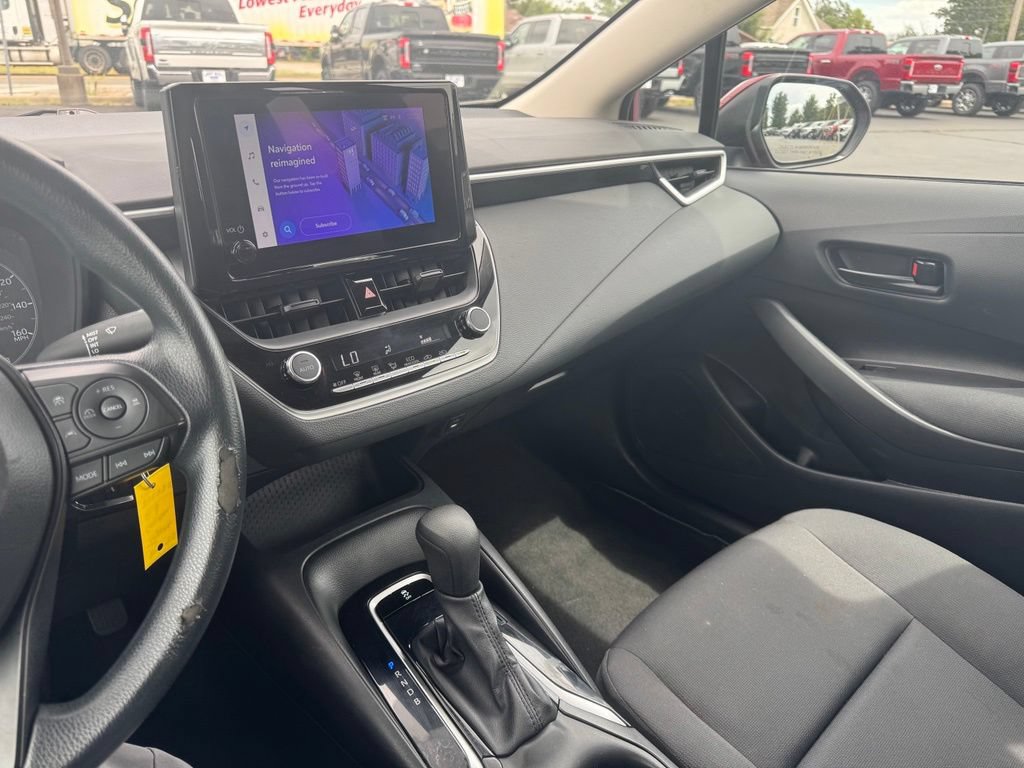 Used 2025 Toyota Corolla LE FWD image 13