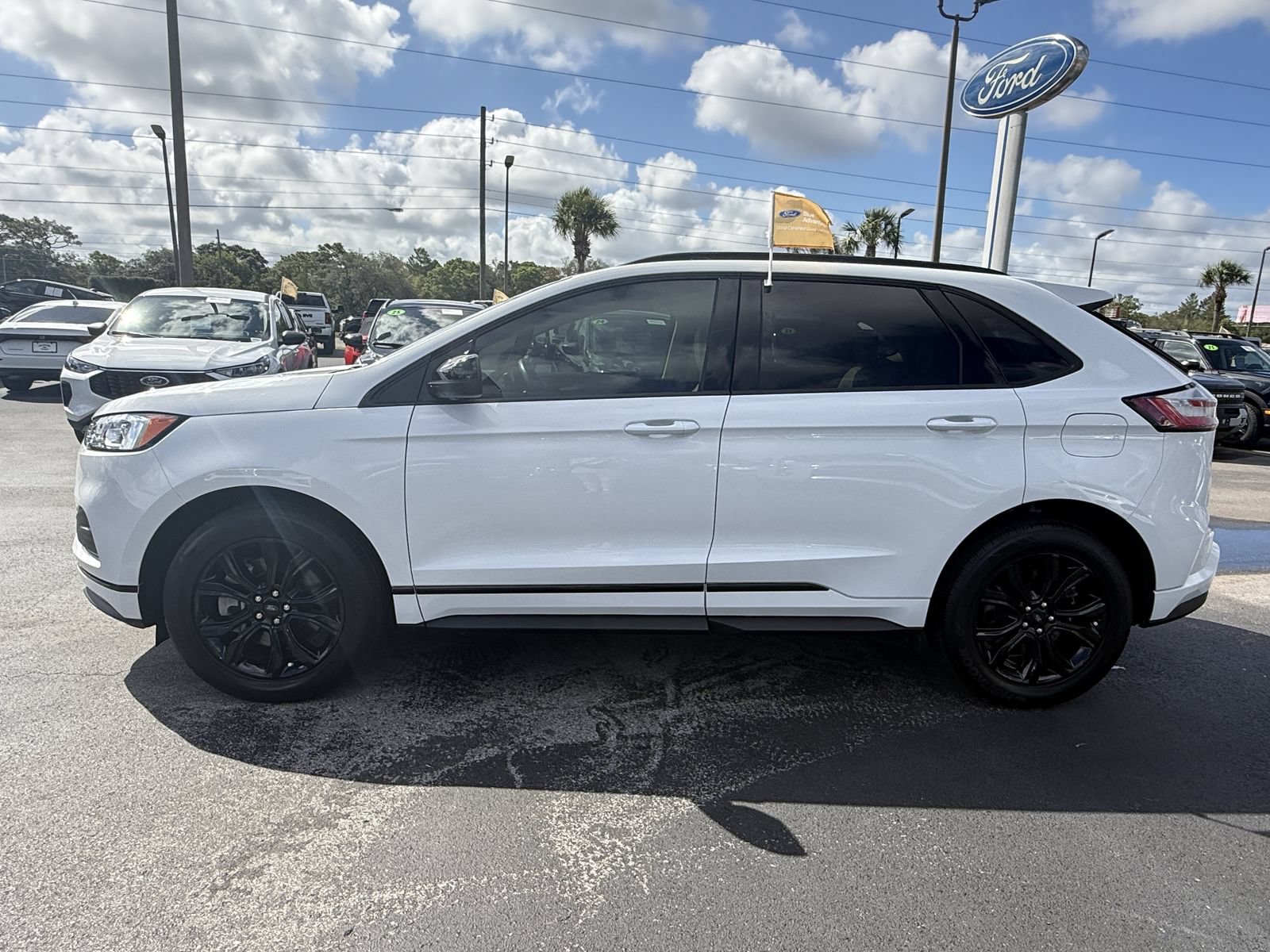 Certified 2024 Ford Edge SE w/ Black Appearance Package AWD/4WD image 8
