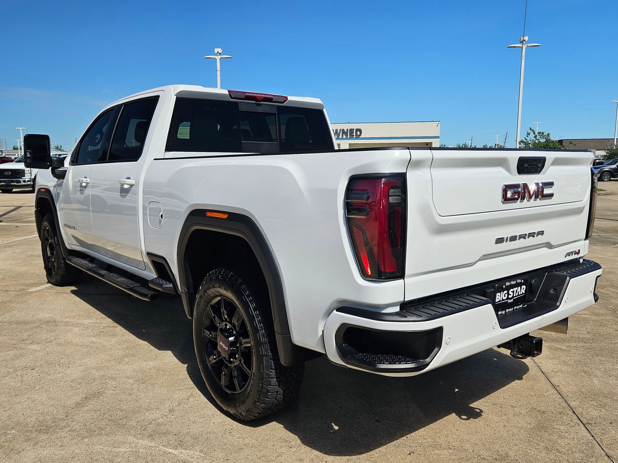 Used 2025 GMC Sierra 2500 AT4 AWD/4WD image 7