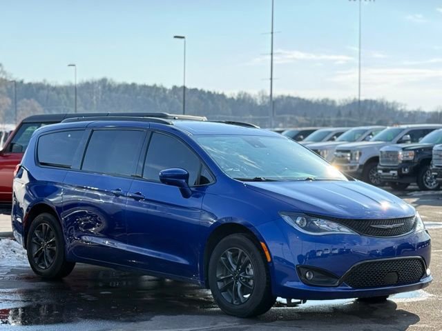 Used 2020 Chrysler Pacifica Touring-L w/ Advanced Safetytec Group image 37
