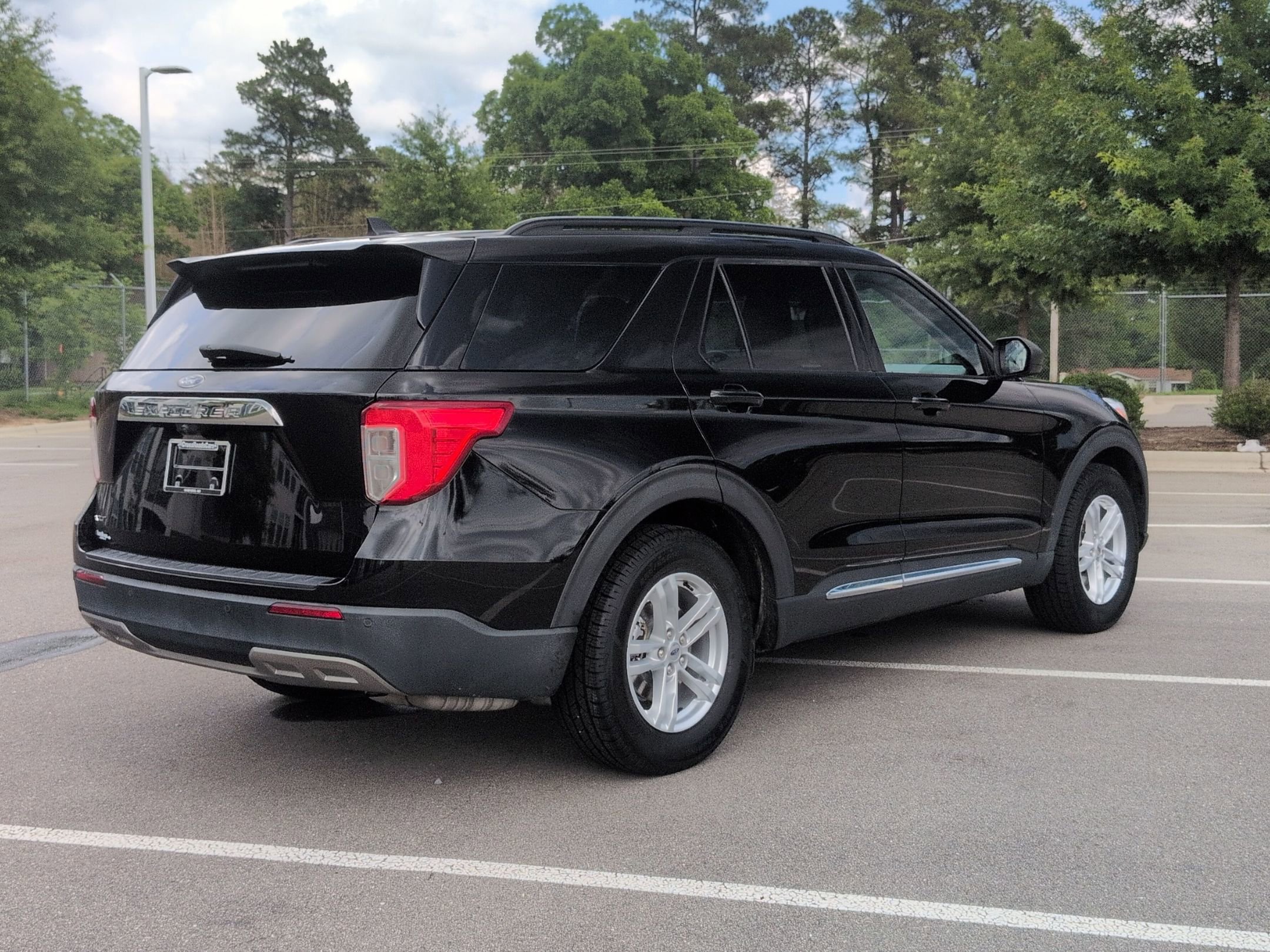 Certified 2021 Ford Explorer XLT w/ Equipment Group 202A RWD image 4