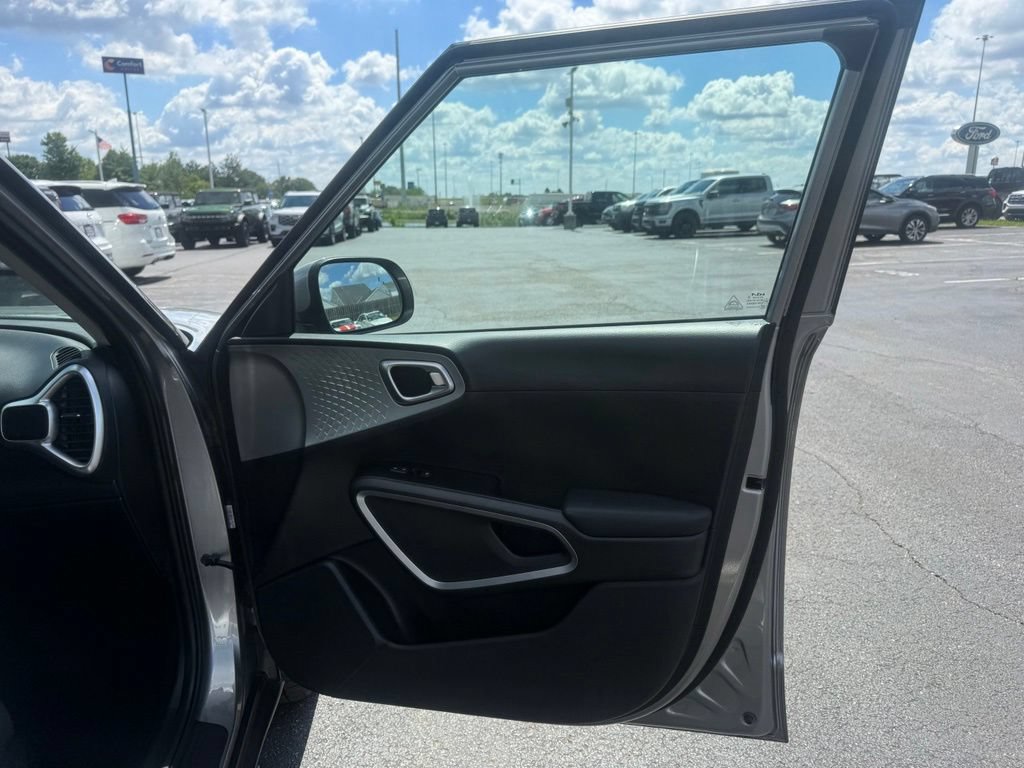 Used 2025 Kia Soul LX w/ LX Technology Package FWD image 46