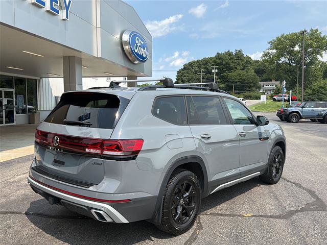 Used 2024 Volkswagen Atlas Peak Edition SEL AWD/4WD image 7