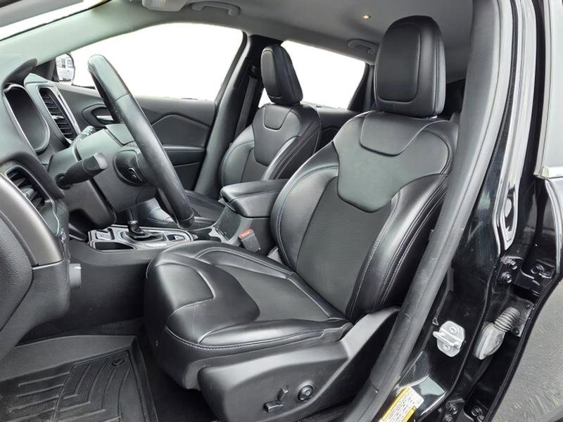 Used 2019 Jeep Cherokee Latitude Plus FWD image 7