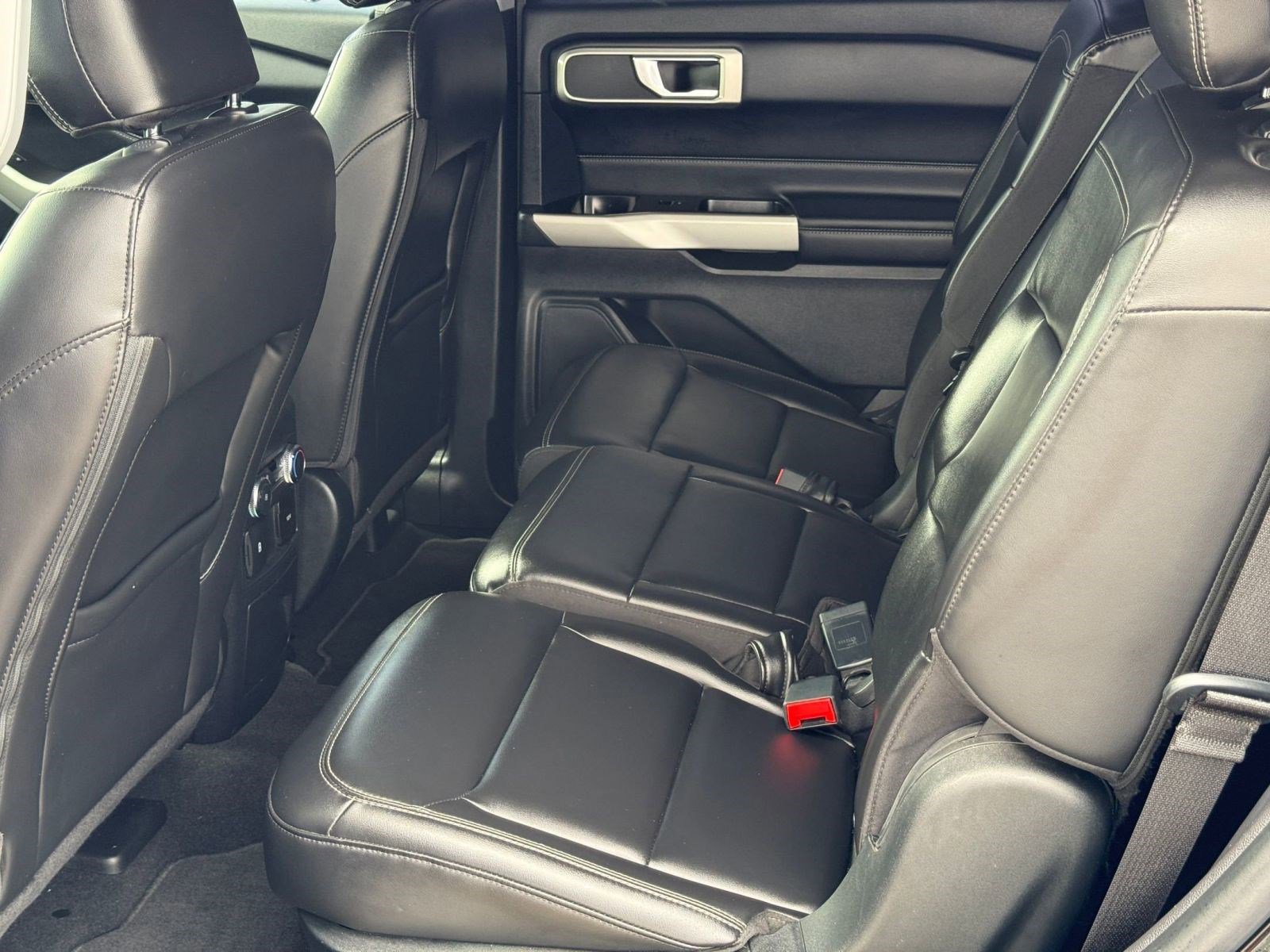 Certified 2022 Ford Explorer XLT w/ Equipment Group 202A image 27