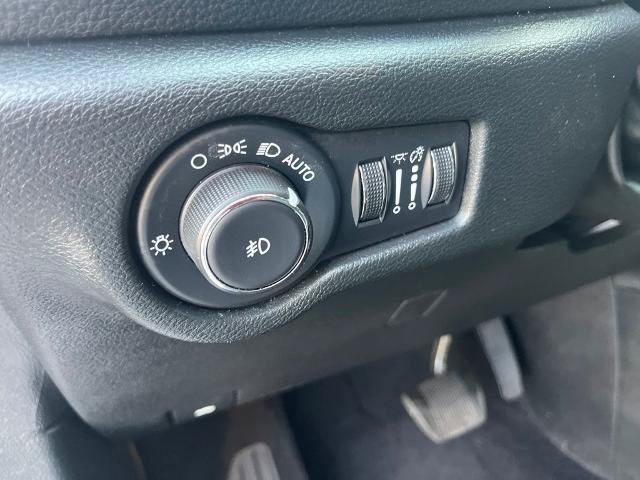 Used 2025 Chrysler Pacifica Limited FWD image 25