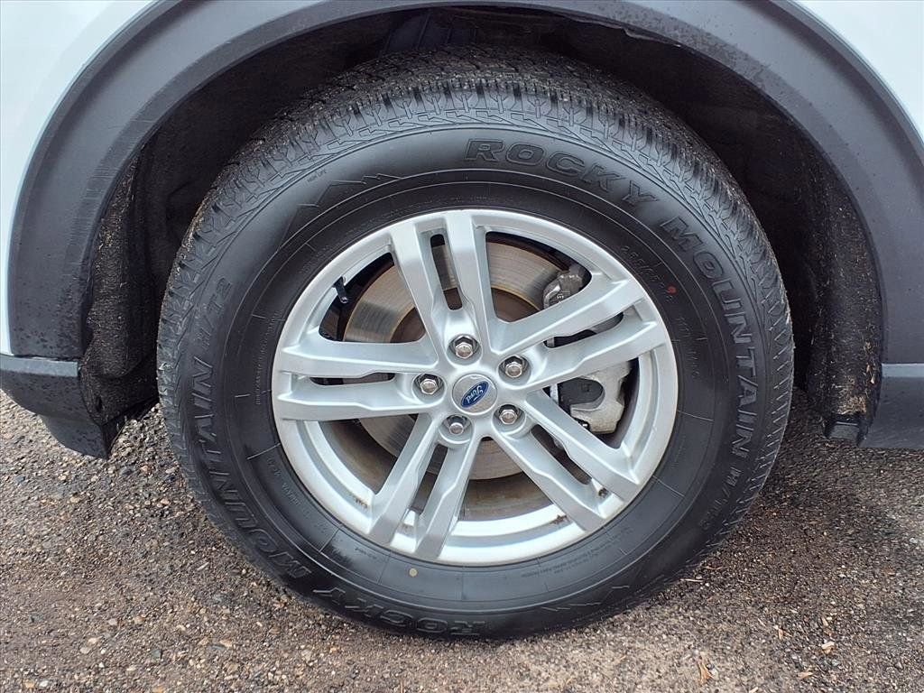 Certified 2022 Ford Explorer XLT w/ Equipment Group 202A image 9