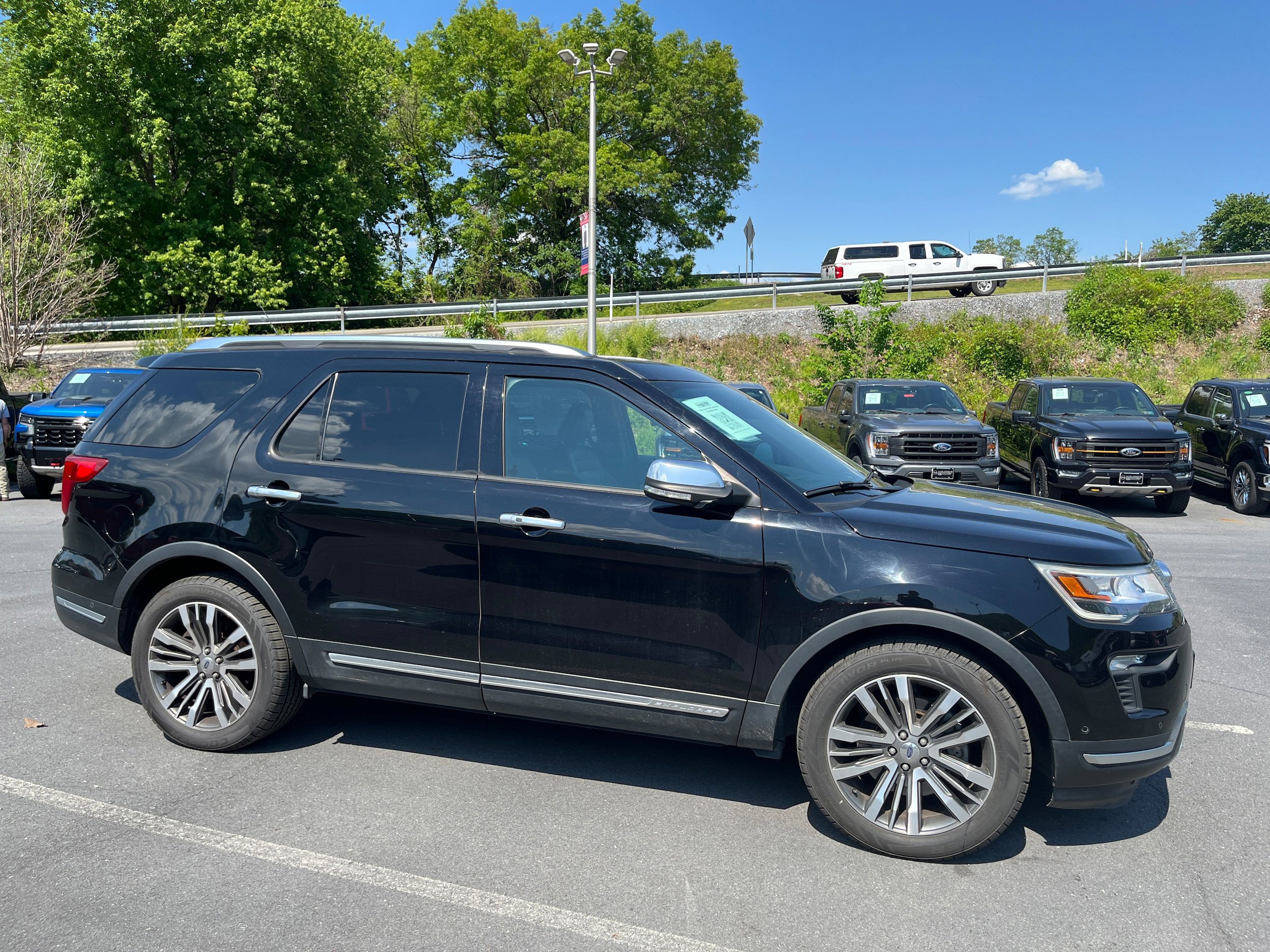 Certified 2018 Ford Explorer Platinum AWD/4WD image 4