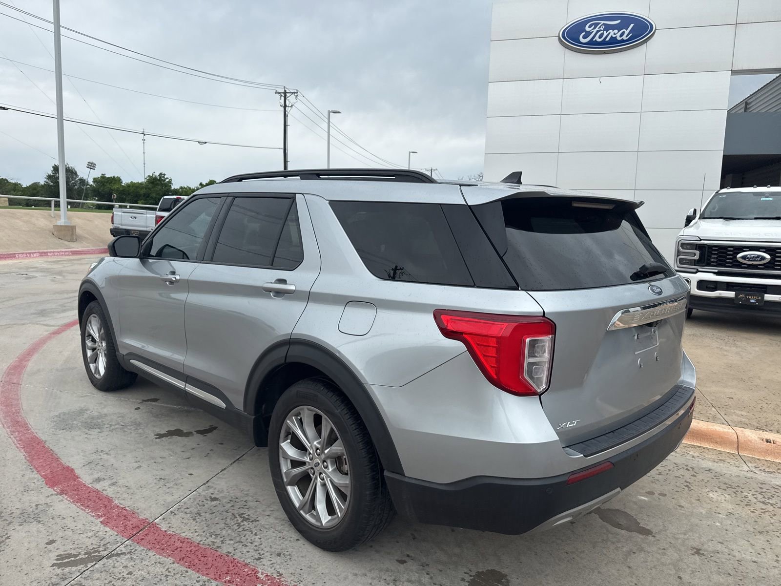 Certified 2022 Ford Explorer XLT w/ Equipment Group 202A RWD image 7