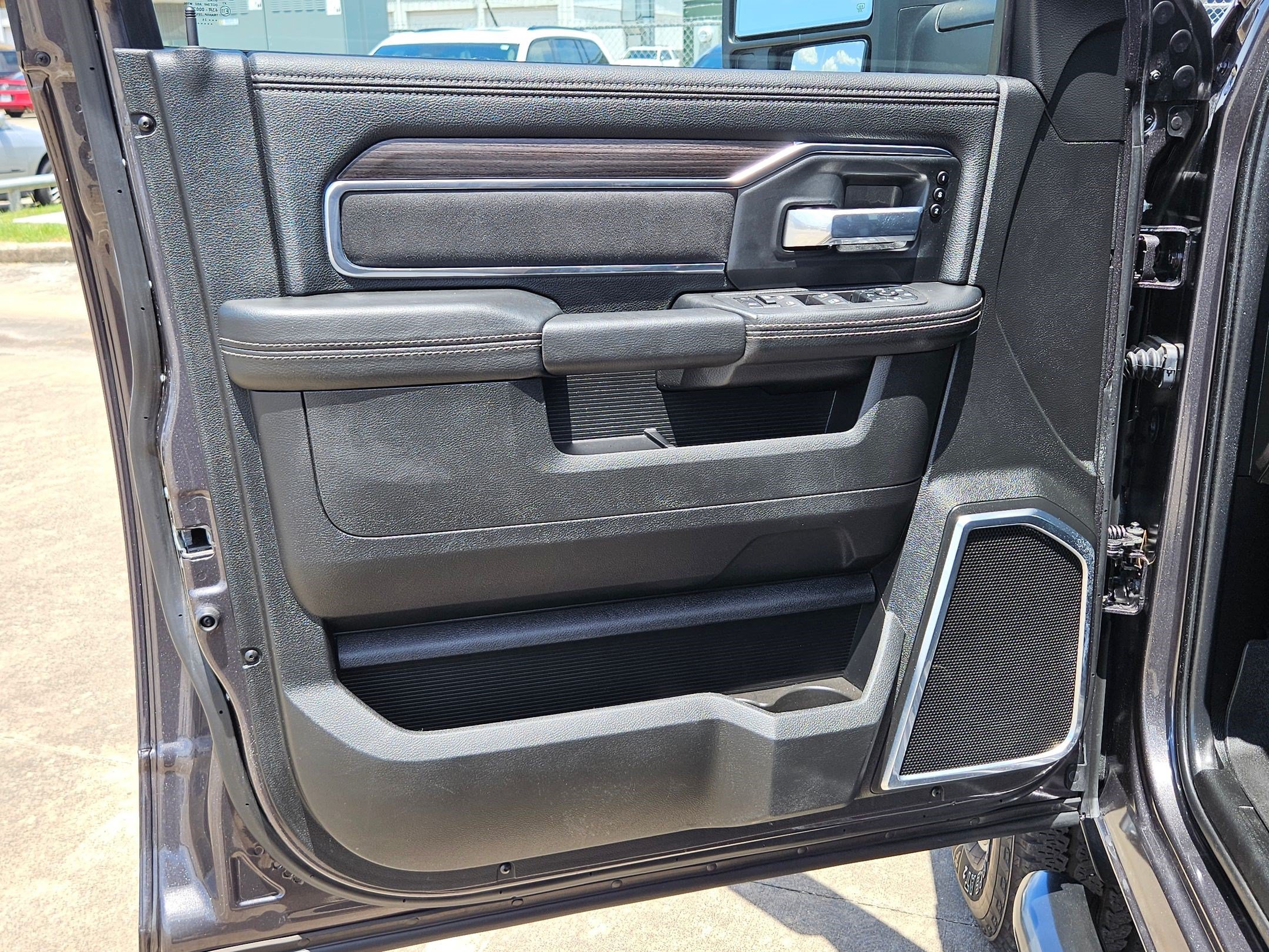 Used 2025 RAM 2500 Laramie AWD/4WD image 14